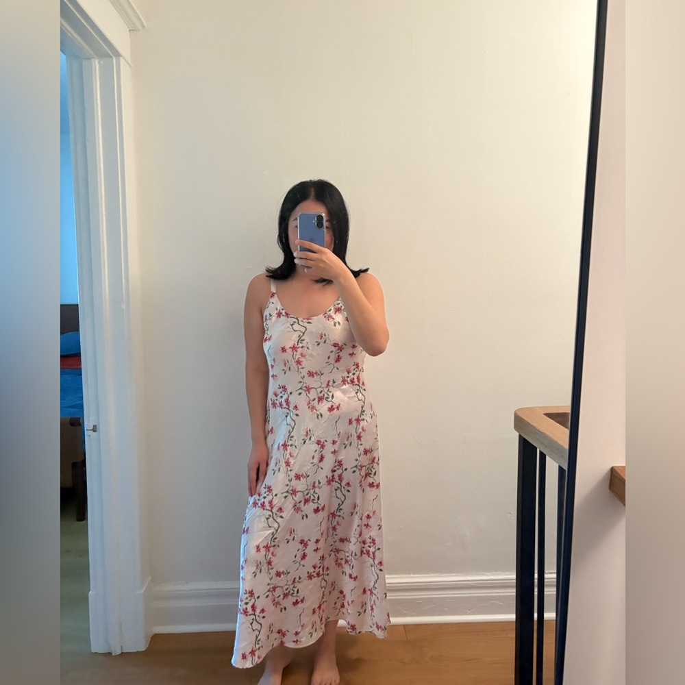 ⭐️Satin-like Floral Dress